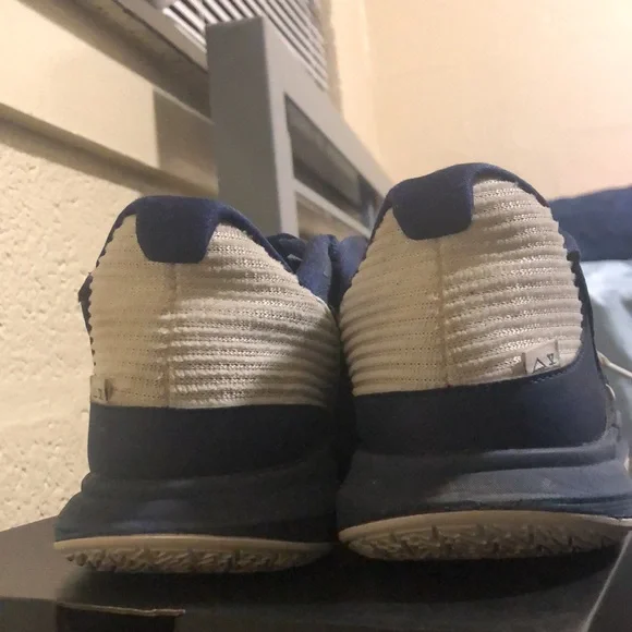 Basketball shoes which can also be used as regular tennis shoes - Picture 3 of 3